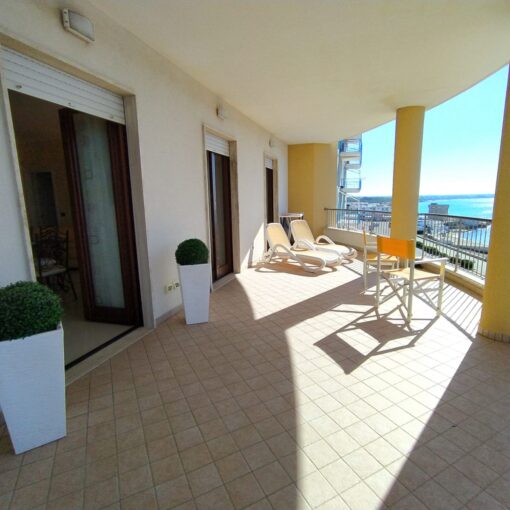 Trilocale fronte mare (roulette)