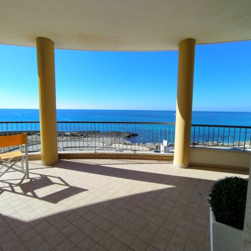 Trilocale fronte mare (roulette)