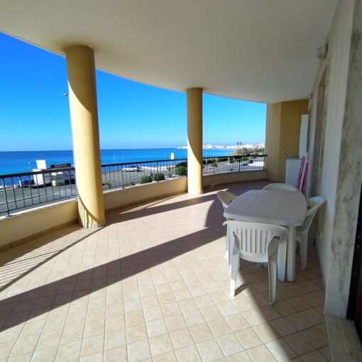 Trilocale fronte mare (roulette)